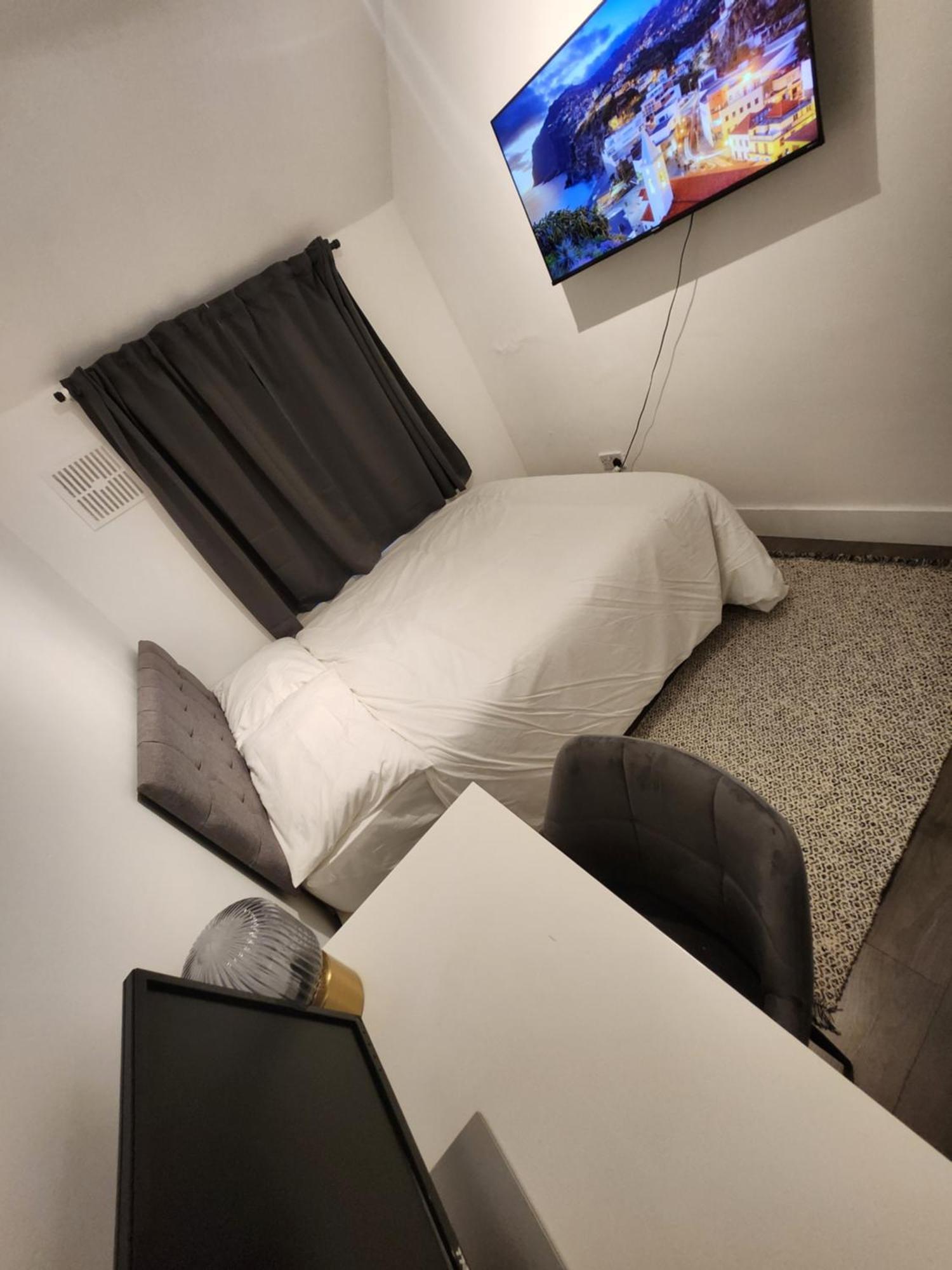 Ferienwohnung Flat With Work Station, Monitor, Smart Tv & Netflix London Exterior foto