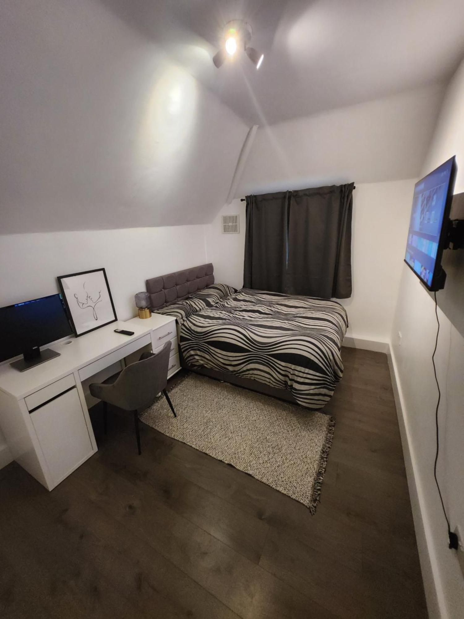 Ferienwohnung Flat With Work Station, Monitor, Smart Tv & Netflix London Exterior foto