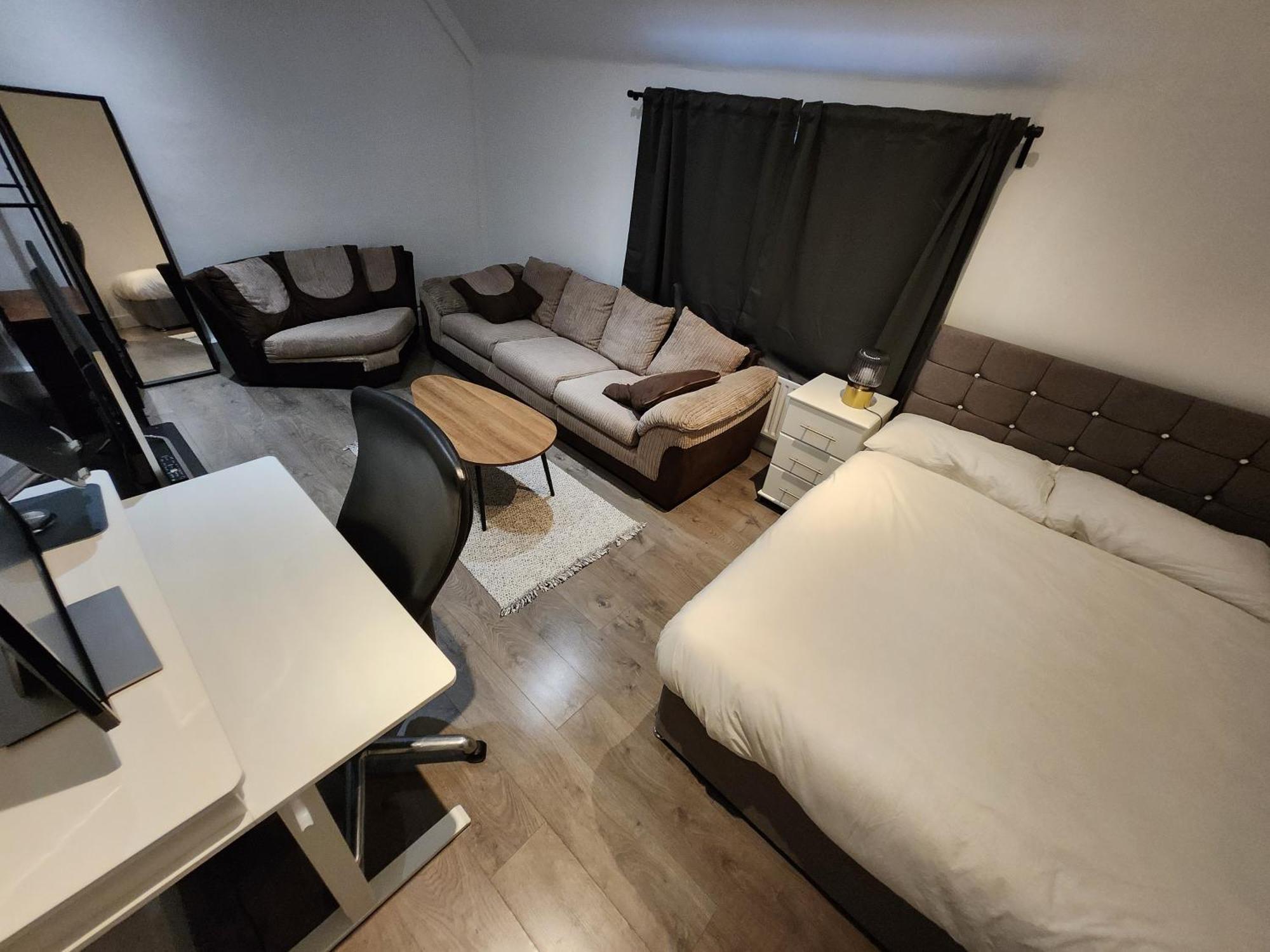 Ferienwohnung Flat With Work Station, Monitor, Smart Tv & Netflix London Exterior foto