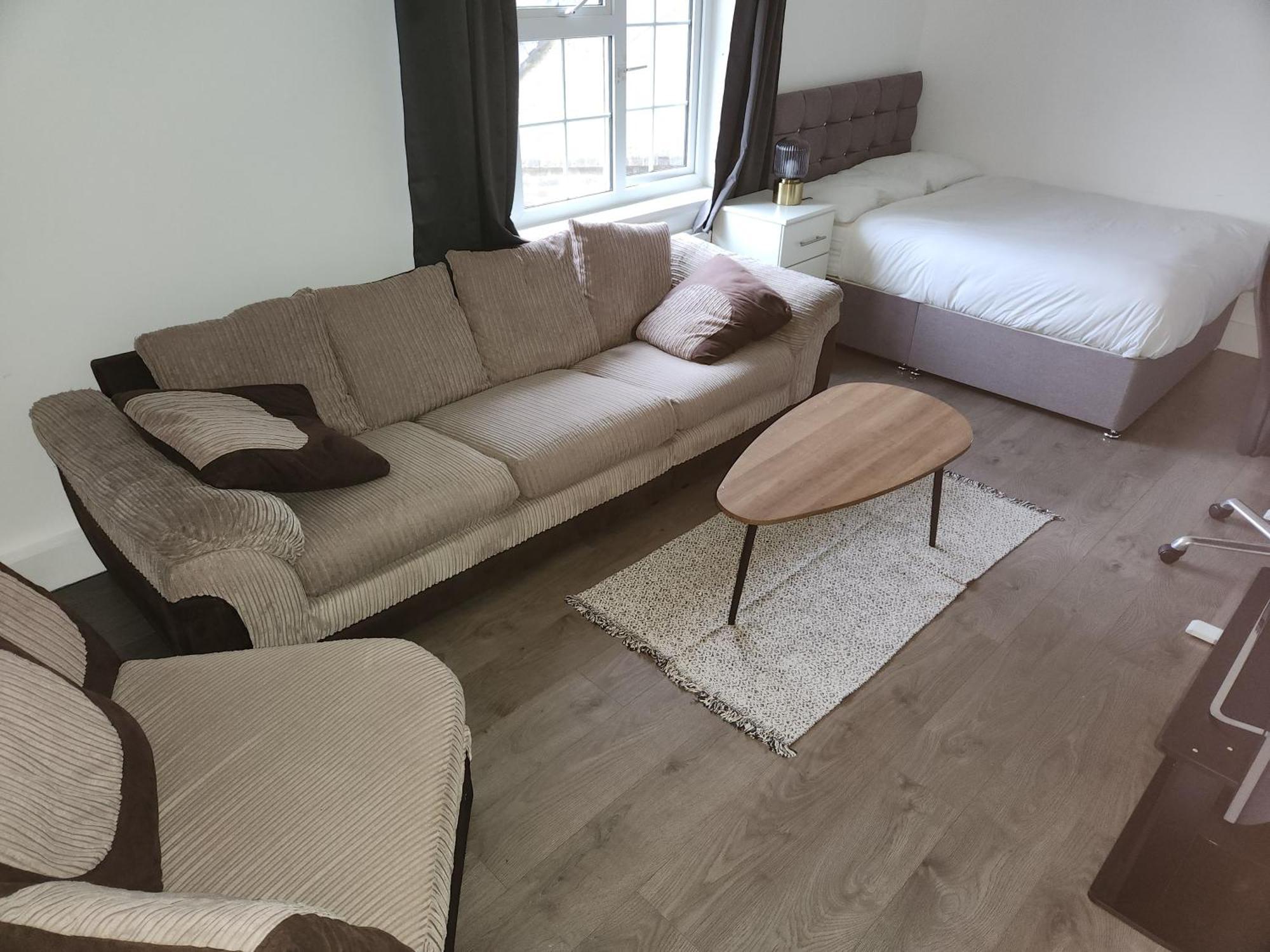 Ferienwohnung Flat With Work Station, Monitor, Smart Tv & Netflix London Exterior foto